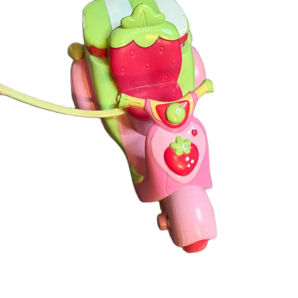 Strawberry Shortcake Doll and Delivery Scooter Trike Playset Pink Green Toy